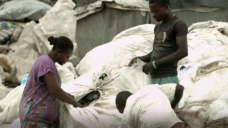 La contaminación ahoga a los africanos y afecta sus medios de subsistencia